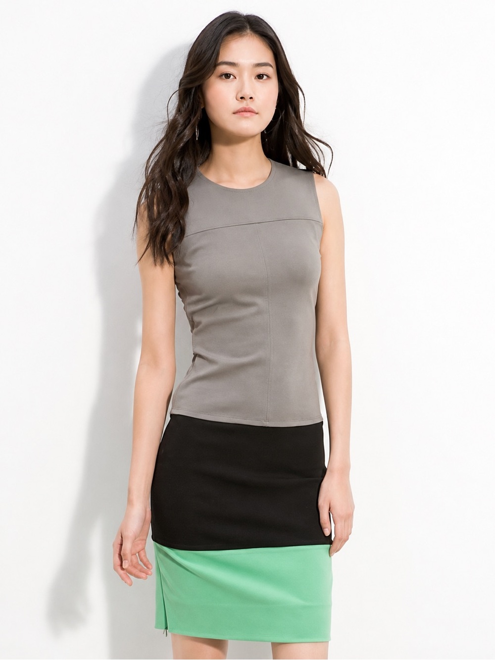 Diane Von Furstenberg Gray Sleeveless Crewneck Dress size 2
